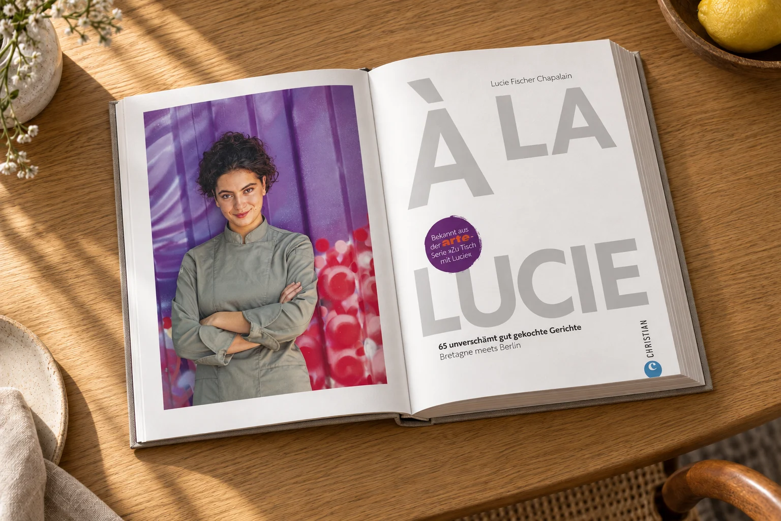 Porträt von Lucie Fischer Chapalain und Innentitel von À la Lucie