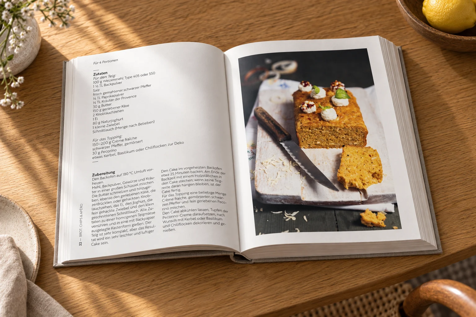 Rezept-Doppelseite Käse-Zwiebel-Cake im Kochbuch À la Lucie – Buchgestaltung Inga Sineux