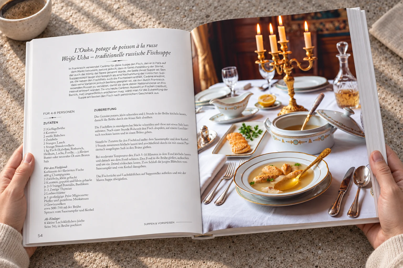 In Händen gehaltene Rezept-Doppelseite mit Suppenfotografie im Buch Carême – Buchgestaltung Inga Sineux