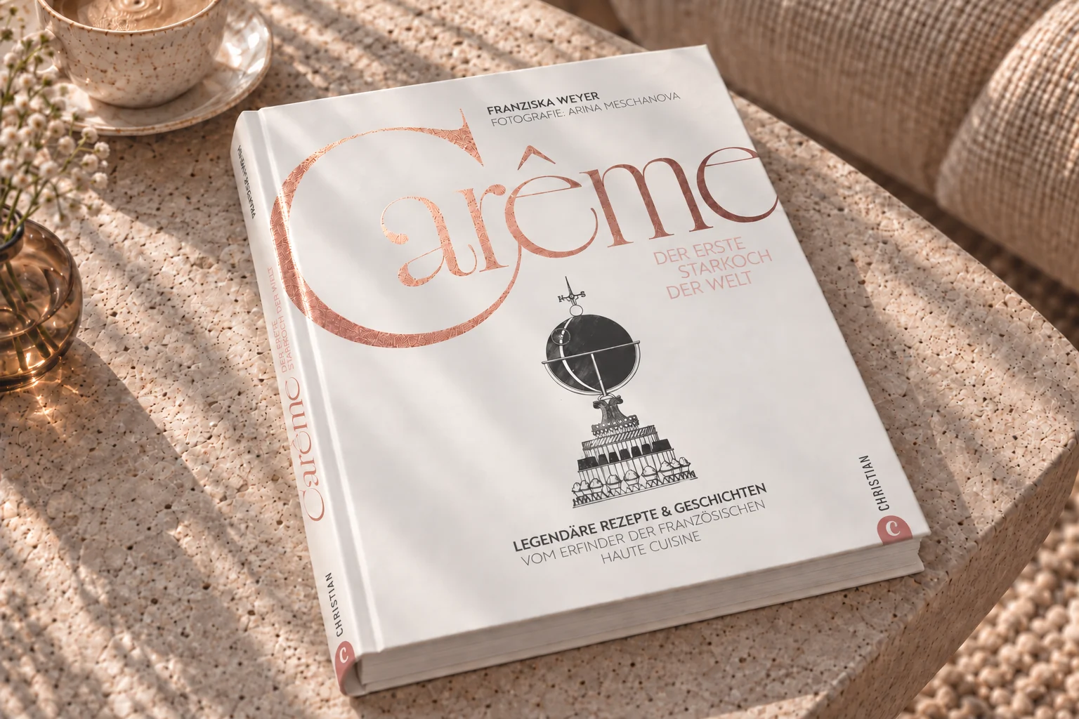 Cover von Carême. Der erste Starkoch der Welt auf einem Tisch – Buchgestaltung Inga Sineux